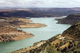 Image du Maroc Professionnelle de  Le Barrage Allal Al Fassi est situé dans la Province de Sefrou sur Oued Sebou avec un volume de stockage de 63.7 Mm3, il contrôle un bassin versant de 5.400 km2. Ce Barrage a été mis en service en 1990. But de l'ouvrage  production d'électricité, irrigation et protection contre les crues, Jeudi 8 septembre 2005. (Photo / Abdeljalil Bounhar) 